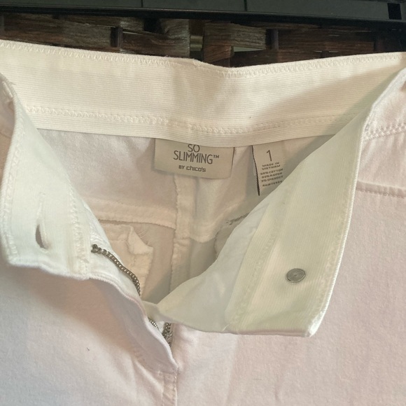 Chico’s 1 cropped ankle white stretch so slimming - Picture 4 of 5